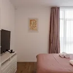 Modern With Balcony, Private Parking And Fast Wi-fi, Center