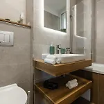 شقة Modern With Balcony, Private Parking And Fast Wi-fi, Center
