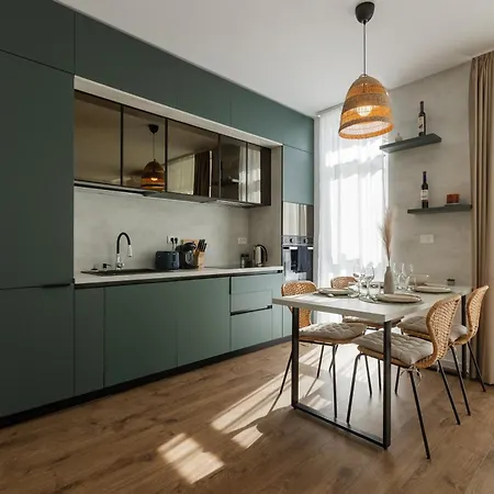 Modern With Balcony, Private Parking And Fast Wi-fi, Center *