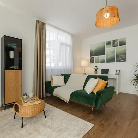 Apartament Modern With Balcony, Private Parking And Fast Wi-fi, Center *