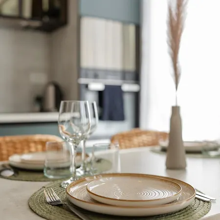 아파트 Modern With Balcony, Private Parking And Fast Wi-fi, Center