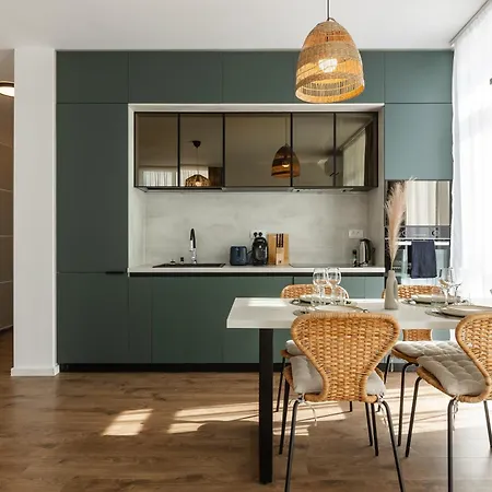 Modern With Balcony, Private Parking And Fast Wi-fi, Center 아파트
