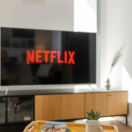 Moderne Avec Balcon, Parking Prive Et Wi-fi Rapide, Centre شقة *