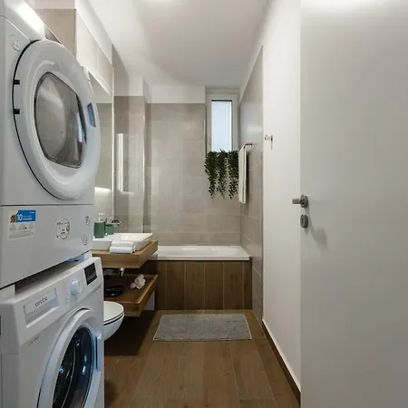 Modern With Balcony, Private Parking And Fast Wi-fi, Center