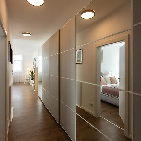 Modern With Balcony, Private Parking And Fast Wi-fi, Center 티미쇼아라