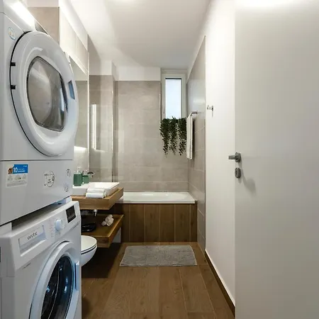 Modern With Balcony, Private Parking And Fast Wi-fi, Center