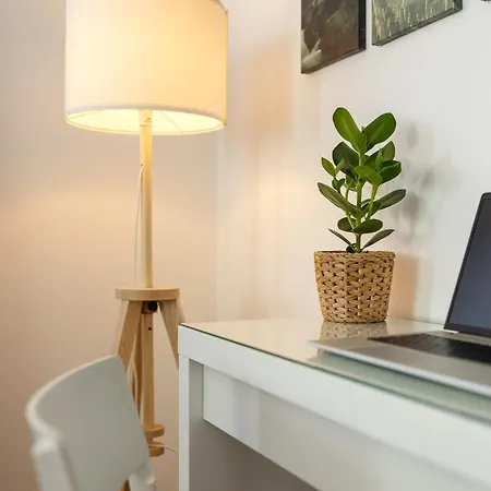 Modern With Balcony, Private Parking And Fast Wi-fi, Center
