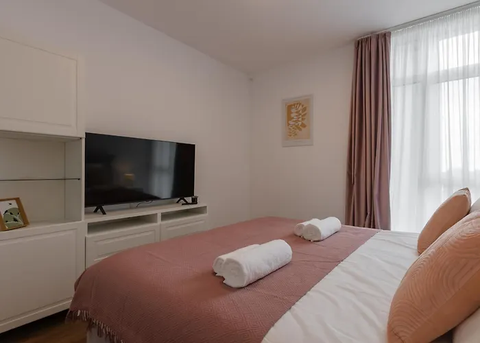 Modern With Balcony, Private Parking And Fast Wi-fi, Center * Timişoara