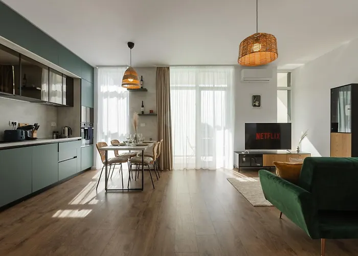 Apartment Modern With Balcony, Private Parking And Fast Wi-fi, Center Timişoara