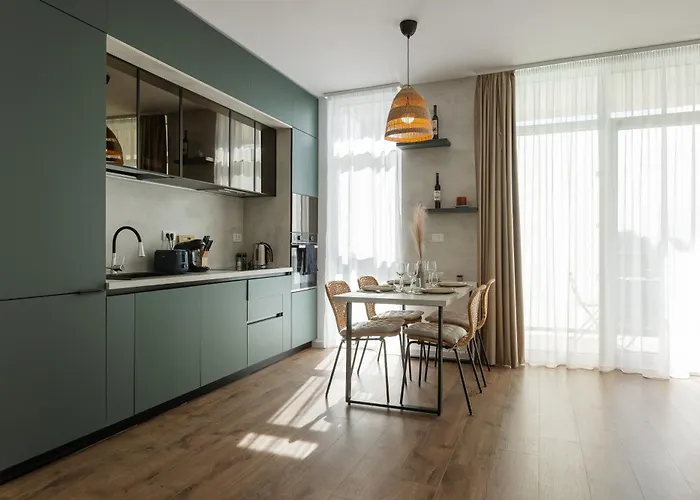 Apartment Modern With Balcony, Private Parking And Fast Wi-fi, Center *