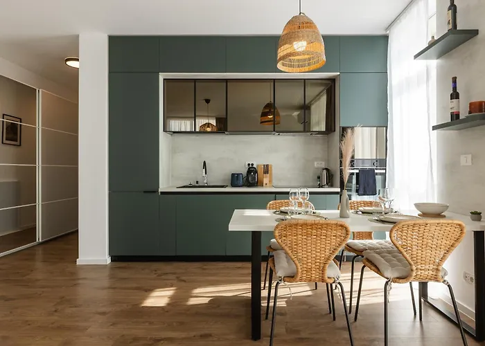 Modern With Balcony, Private Parking And Fast Wi-fi, Center Apartment