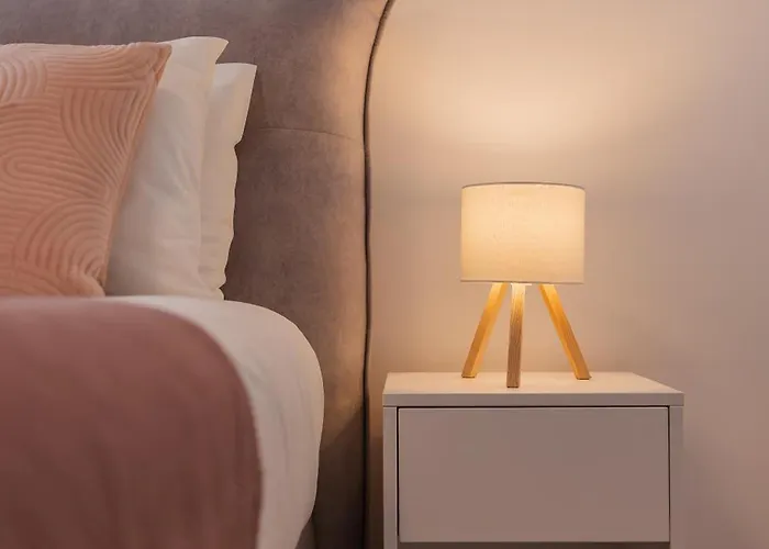 Apartment Modern With Balcony, Private Parking And Fast Wi-fi, Center *