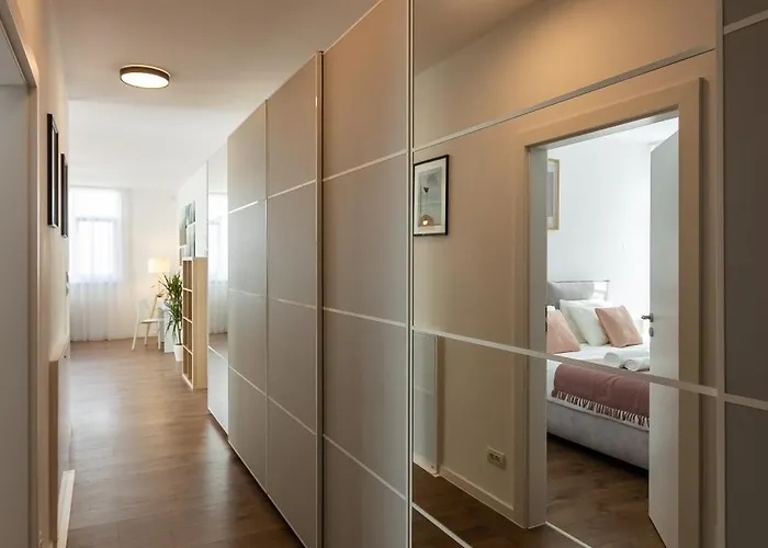 Modern With Balcony, Private Parking And Fast Wi-fi, Center Timişoara