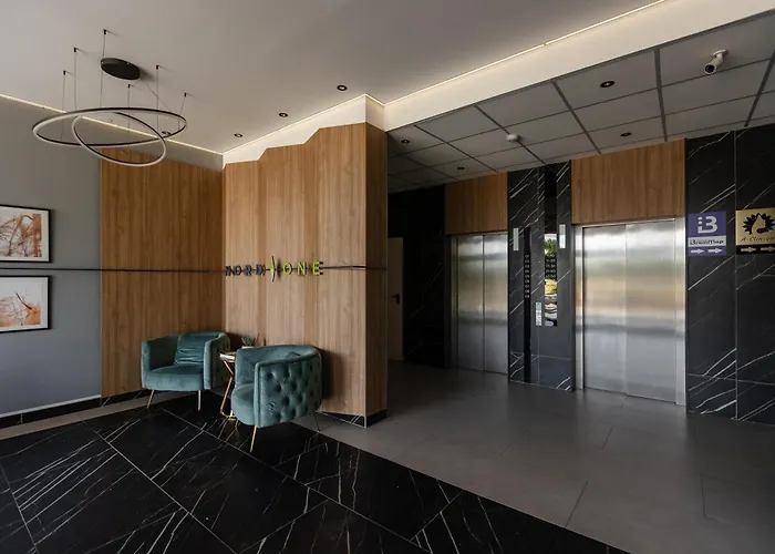 Modern With Balcony, Private Parking And Fast Wi-fi, Center Apartment *