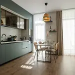 Apartment Modern With Balcony, Private Parking And Fast Wi-fi, Center *