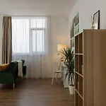 Apartment Modern With Balcony, Private Parking And Fast Wi-fi, Center