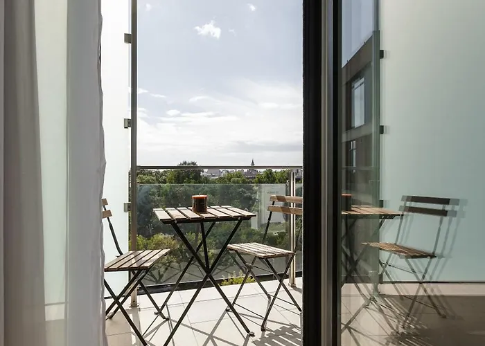 Modern With Balcony, Private Parking And Fast Wi-fi, Center *