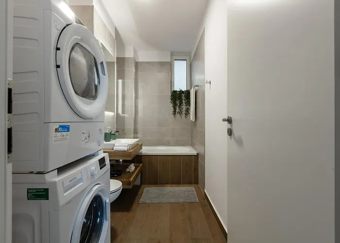 Modern With Balcony, Private Parking And Fast Wi-fi, Center